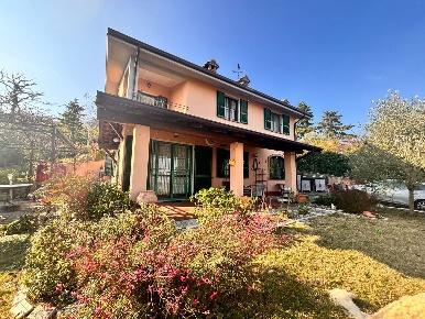 Foto Villa singola in Via Carmine 3, Colli Verdi di 250 m² con 6 locali