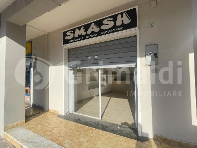 Foto Negozio in Corso italia 310, Quarto di 36 m² con 1 locali in affitto