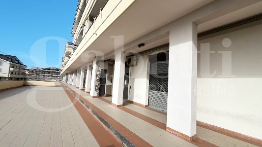 Foto Negozio in Luciani, Vitulazio di 60 m² con 1 locali in vendita