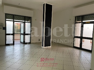 Foto Negozio in Luciani, Vitulazio di 60 m² con 1 locali in vendita