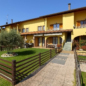 Foto Appartamento in Via Mazzini, Vizzola Ticino Castelnovate di 68 m²