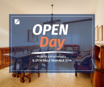 Foto Appartamento in Via Manzoni 29, Ancona Archi di 125 m² con 4 locali