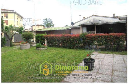 Foto Appartamento a Pistoia di 139 m² con 7 locali all'asta
