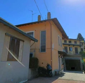 Foto Appartamento in Viale Varese 13, Binago Centro di 100 m² con 3 locali