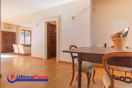 Foto Appartamento in Via Bucaneve 1, Aosta Centro di 172 m² con 7 locali