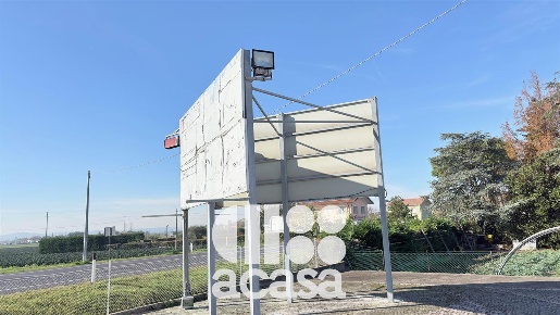 Foto Locale commerciale a Rimini di 400 m² con 4 locali in vendita