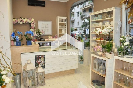 Foto Negozio in via chiesa, Padenghe sul Garda Centro di 65 m² con 1 locali