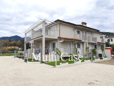 Foto Villa unifamiliare a Camaiore Capezzano Pianore di 150 m² con 7 locali