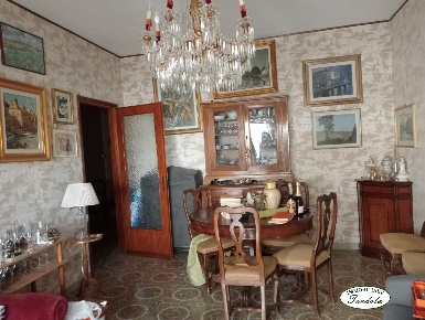Foto Appartamento a Carrara Avenza di 90 m² con 4 locali in vendita