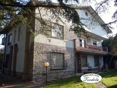 Foto Villa unifamiliare a Sarzana Sarzanello, San Lazzaro di 193 m²
