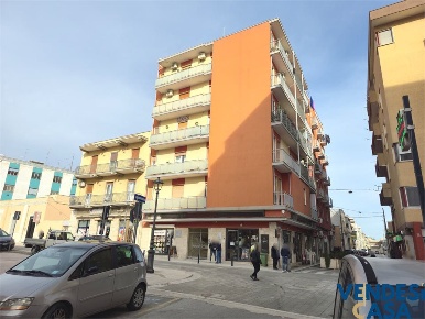 Foto Appartamento in Via Vittorio Veneto, Adelfia di 85 m² con 3 locali