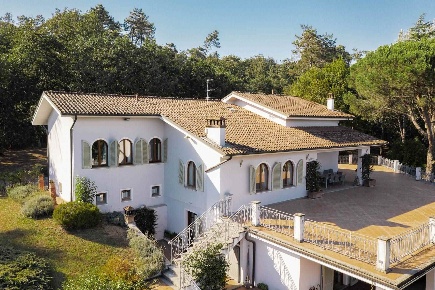 Foto Villa unifamiliare a Lucca Sant'Alessio - Carignano di 550 m²