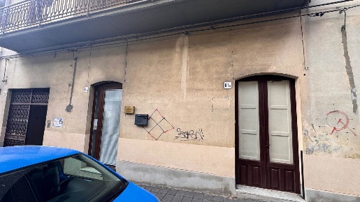 Foto Negozio in Via Etnea  81 b, Nicolosi di 105 m² con 4 locali in vendita