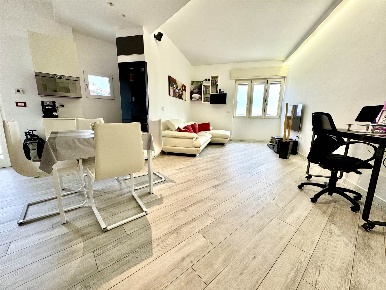 Foto Appartamento in Via Cenisio  5, Milano Cenisio di 70 m² con 2 locali