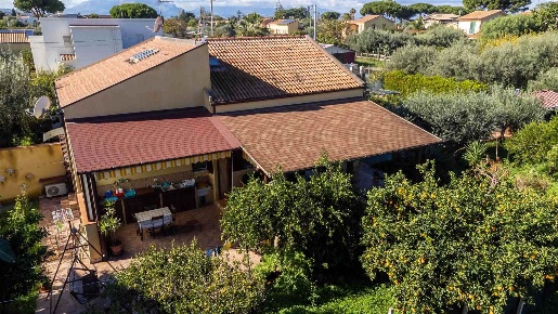 Foto Villa unifamiliare a Lascari di 65 m² con 4 locali in vendita