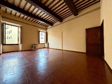 Foto Appartamento a Pistoia Centro Storico di 100 m² con 4 locali
