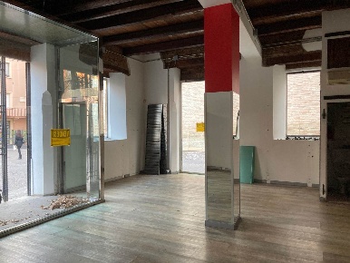 Foto Negozio in corso Matteotti 89, Fano Centro Storico di 74 m² in vendita