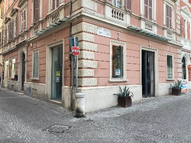 Foto Negozio in corso Matteotti 89, Fano Centro Storico di 74 m² in vendita