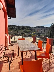 Foto Casa indipendente in Strada dei Terzieri, Imperia Caramagna di 90 m²