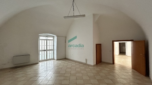 Foto Locale commerciale in Via Bellino 4, Bitritto di 159 m² con 6 locali