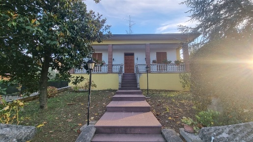 Foto Villa singola in Via XXV Aprile 28, Lesignano de' Bagni Centro