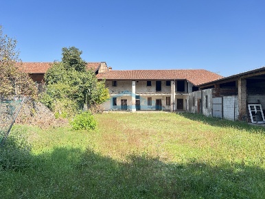 Foto Casale a Cologne di 650 m² con 8 locali in vendita