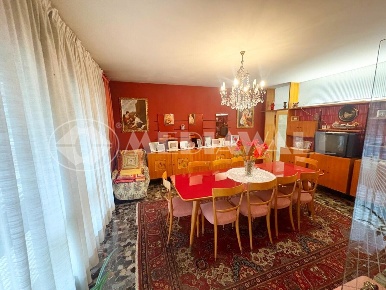 Foto Villa singola a Maniago Centro di 300 m² con 9 locali in vendita