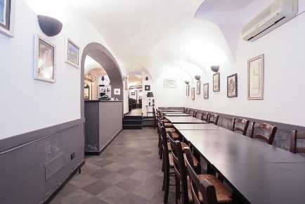 Foto Locale commerciale in Via di San Bernardo, Genova Molo di 153 m²