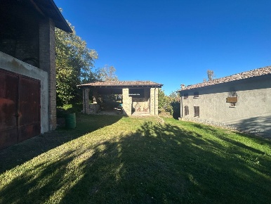 Foto Rustico a Pianello Val Tidone di 250 m² con 5 locali in vendita