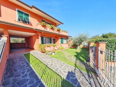 Foto Villa a schiera in Via Fonda 11, Fosdinovo Borghetto Melara di 162 m²