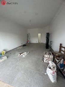 Foto Locale commerciale a Fiumicino di 45 m² in vendita