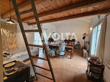 Foto Villa unifamiliare in strada di santa maria la rocca, Terni di 600 m²