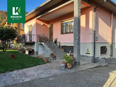 Foto Villa unifamiliare in Via Monte Generoso, Induno Olona di 158 m²