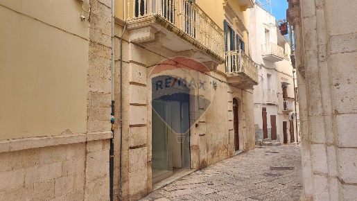 Foto Locale commerciale in Via Andrea Angiulli, Castellana Grotte di 62 m²