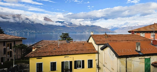 Foto Appartamento in Via Castello, Porto Valtravaglia Centro di 72 m²