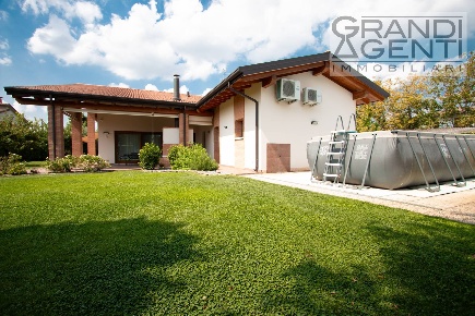 Foto Villa unifamiliare in Via Olmetto, Villa Bartolomea Centro di 420 m²