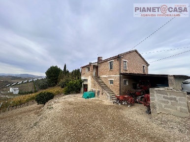 Foto Rustico in via monte sibilla, Monsampolo del Tronto di 200 m²
