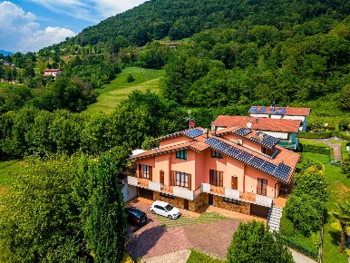 Foto Villa bifamiliare in Via Lunga, Albino Abbazia di 230 m² con 4 locali