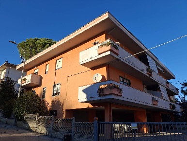 Foto Appartamento in Via Grue, Teramo Centro di 130 m² con 5 locali