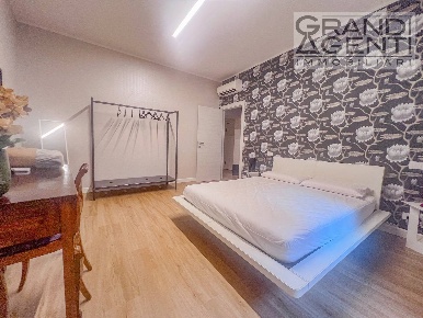 Foto Appartamento in Via Moschini, Verona Veronetta di 65 m² con 3 locali