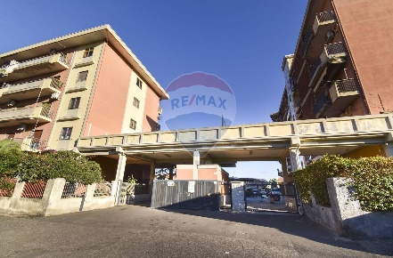Foto Box in Via Generale Di San Marzano, Catania di 13 m² con 1 locali