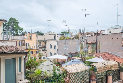 Foto Appartamento in Via Del Tritone, Roma Parioli di 80 m² con 3 locali
