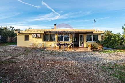 Foto Casa indipendente a Uta di 108 m² con 5 locali in vendita