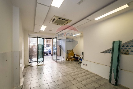 Foto Locale commerciale in Piazzale Ungheria, Palermo di 132 m² in affitto