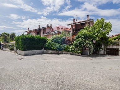 Foto Case semi ndipendenti in san martino, Villarbasse di 257 m² in vendita