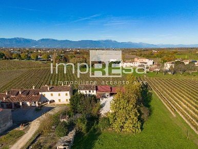 Foto Rustico in via tempio, Fontanelle di 171 m² con 6 locali in vendita