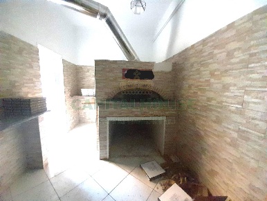 Foto Locale commerciale in Via Tazzoli, Caserta Ospedale di 70 m²