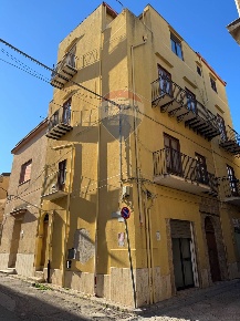 Foto Appartamento in Via Crocifisso, Partinico di 200 m² con 6 locali