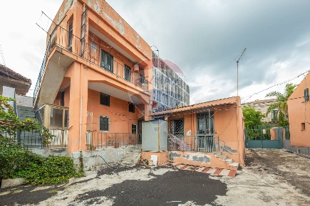 Foto Casa indipendente in Strada Statale 114 Orientale Sicula, Aci Castello