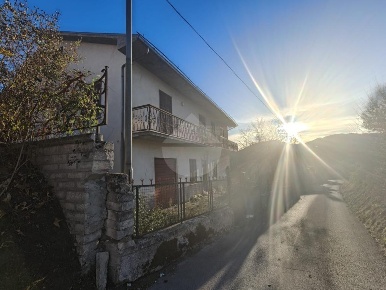 Foto Casa indipendente in VIA MONTE MAINO, Pizzoli Centro di 280 m²
